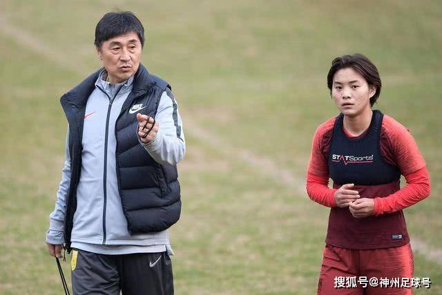 梅西今年已16次远射破门 C罗莱万相加只有他一半